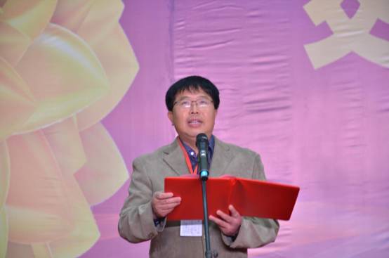 凯里一中校长汪海清致欢迎辞